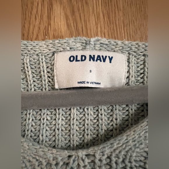 Old navy sweater - Picture 2 of 3